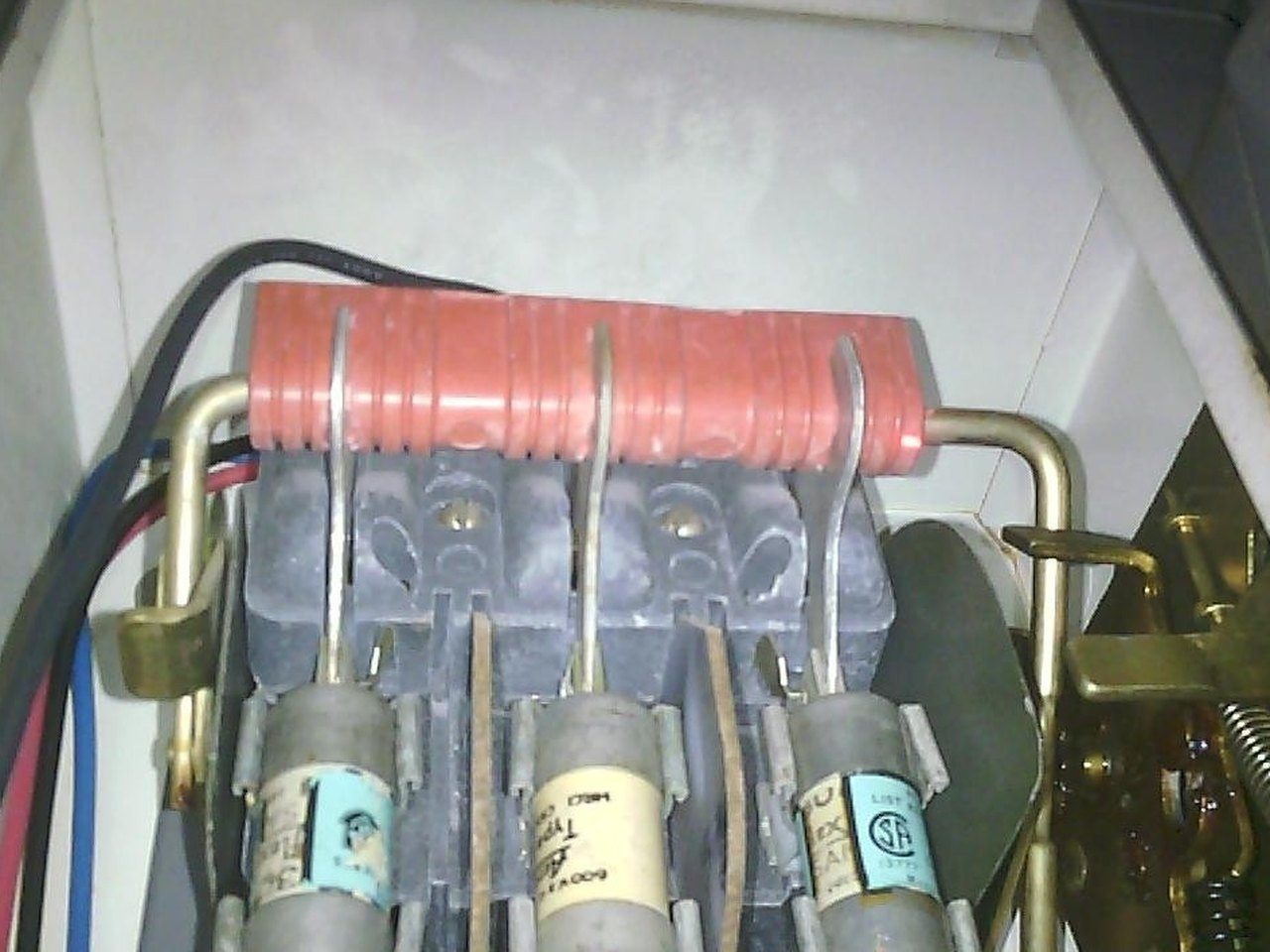 Fused switch, photographed during an electrical infrared inspection