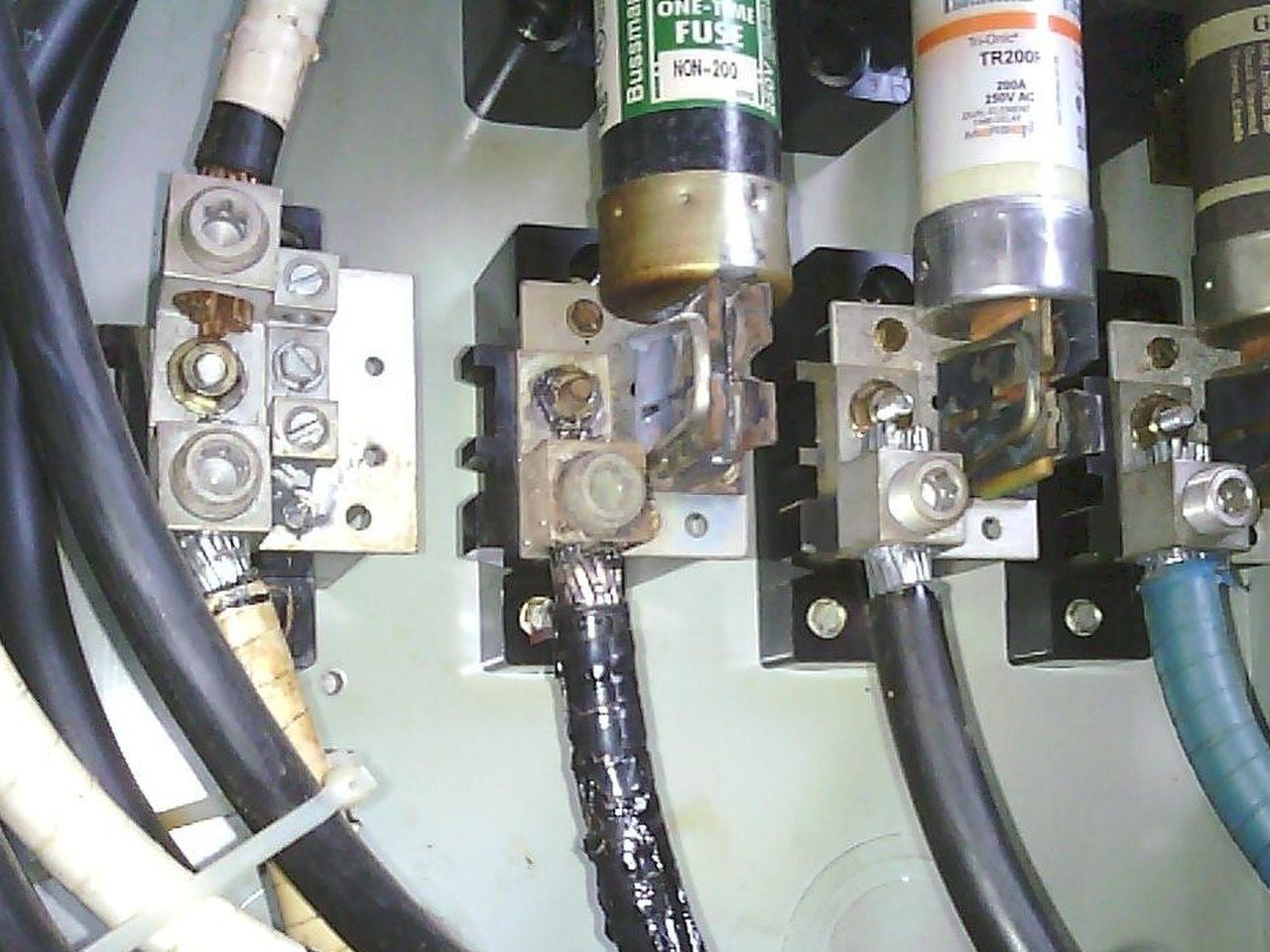 Fused switch, photographed during an electrical infrared inspection