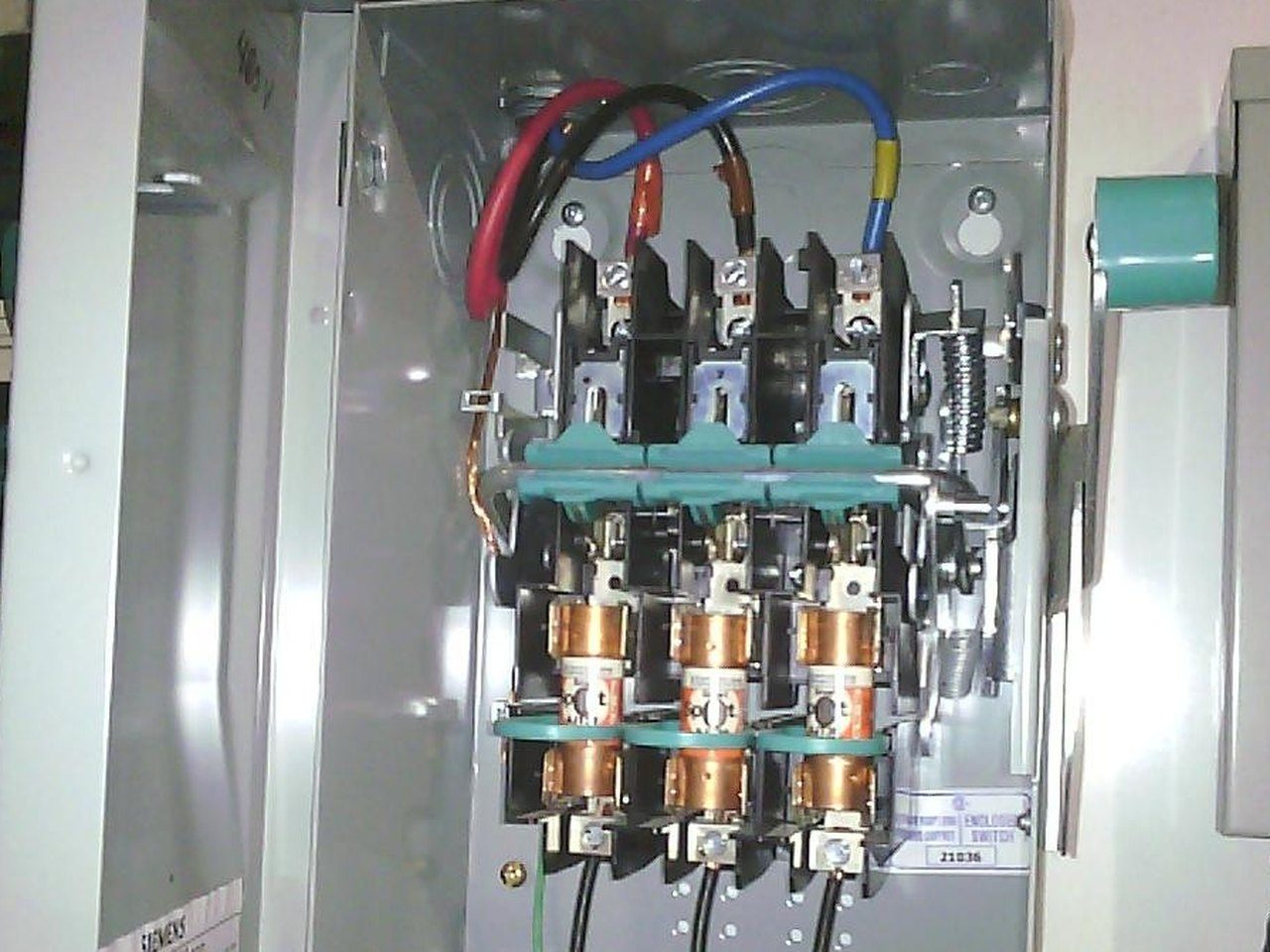 Motor starter, photographed during an electrical infrared inspection