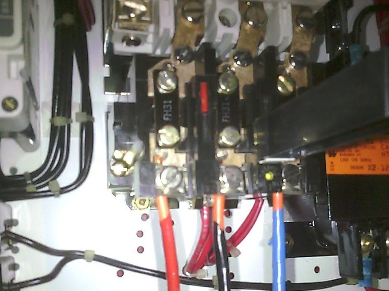 Motor starter, photographed during an electrical infrared inspection
