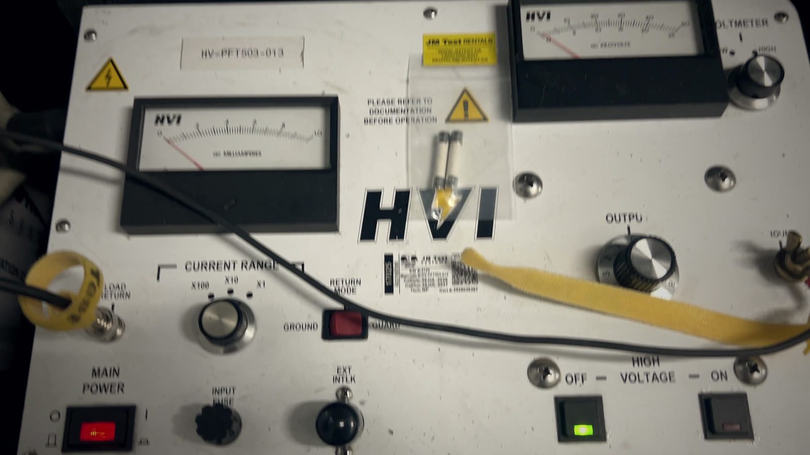 Overpotential test set used on medium-voltage breakers