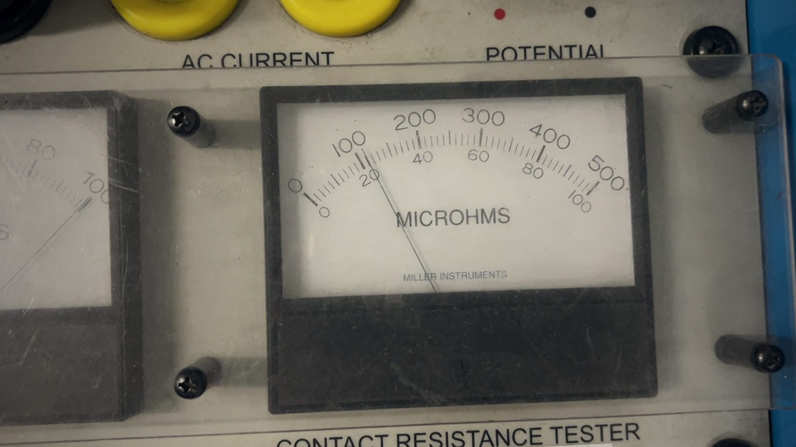 Analog micro-ohm meter on a contact resistance test set