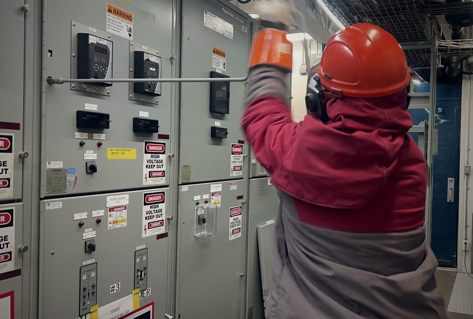 Operator in PPE switching at a medium-voltage switchgear lineup