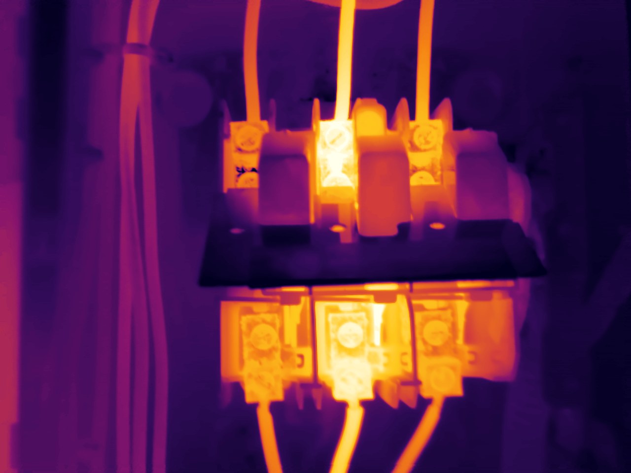 Fused disconnect — fuse holders at 75 °C